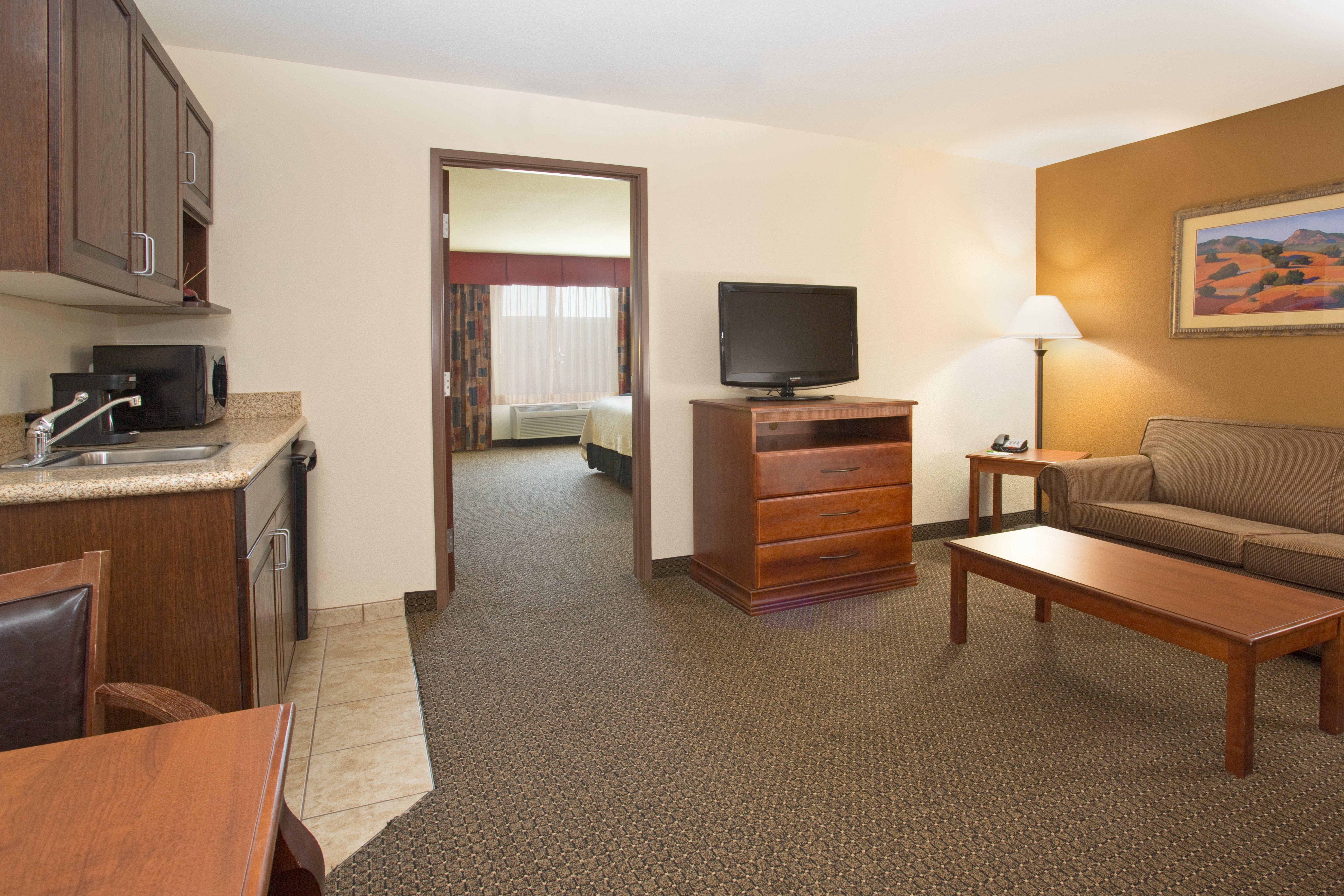 Holiday Inn Express & Suites Trinidad By Ihg Exterior foto